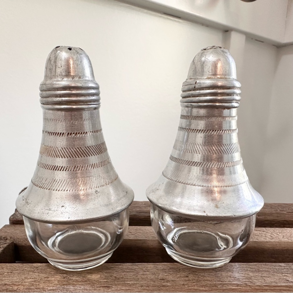 Vintage MCM Glass Aluminum Salt Pepper Shaker Set Atomic Style Deco Clear Silver